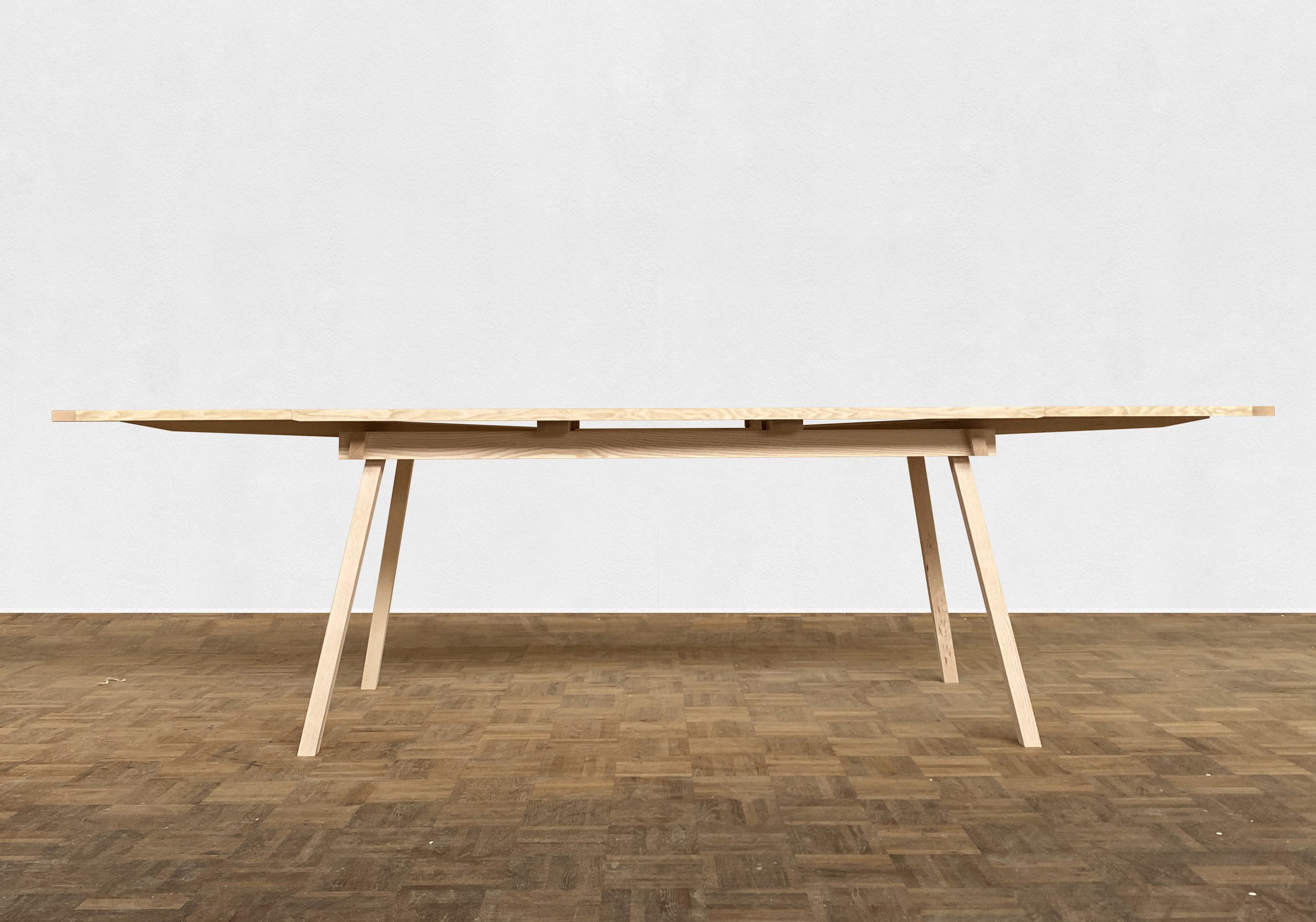 Schrank mit Holzverbindungen